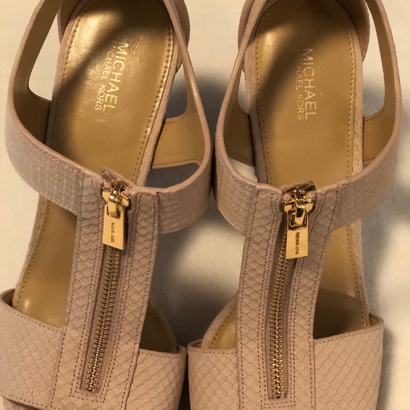 SALE! Sandals By Michael Kors, Oyster Color, Vario - Picture 4 of 7